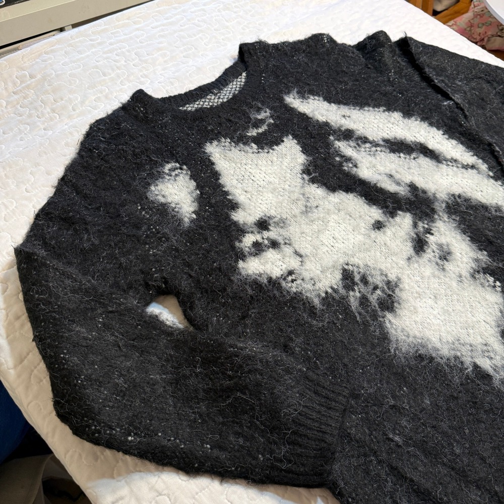 Unisex L Sweater Black White Face Silhouette Graphic Star Fuzzy URBAN STREET EMO